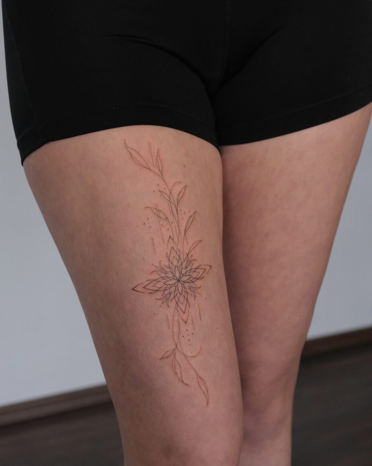 Fine-Line-Tattoo von Max, Arbeit 2